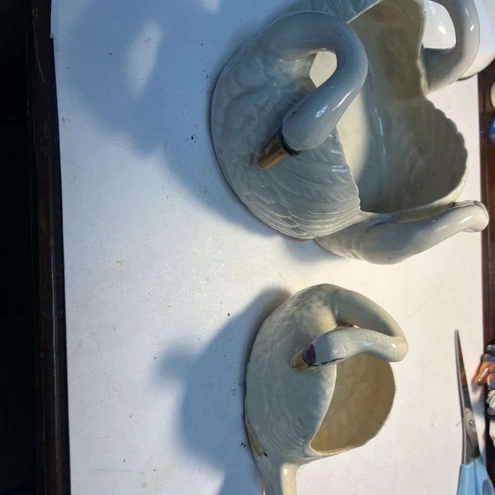 N/A swan decor